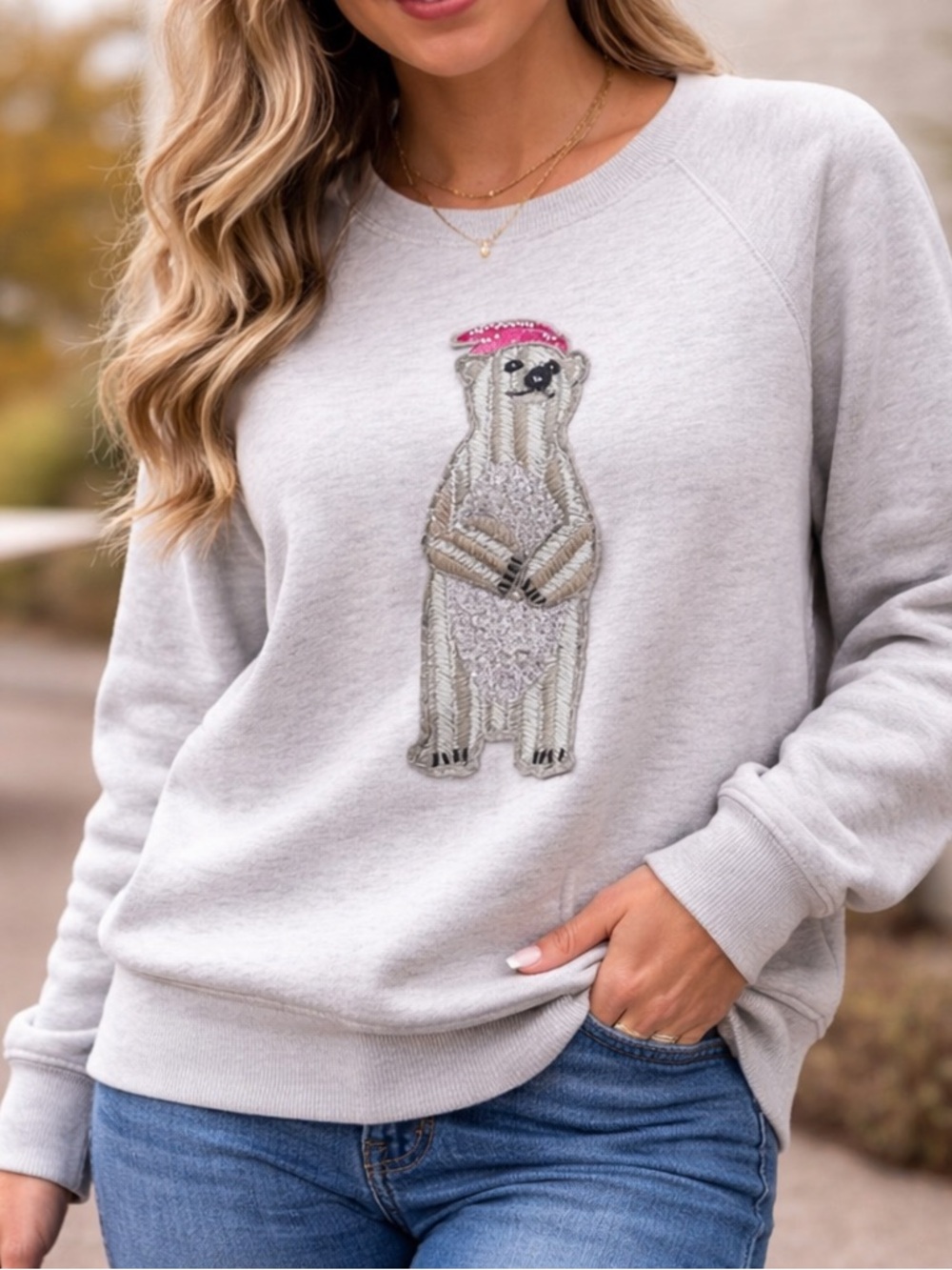 American Eagle Outfitters Light Gray Sweat Shirt with Bear Design
